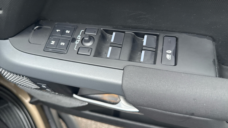 Land Rover Defender 3.0 D250 X-Dynamic SE 110 5dr Auto Diesel Estate